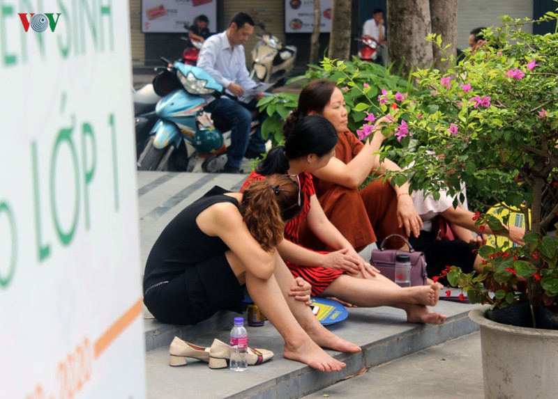 T&ocirc;i chỉ mong thi nhanh kết th&uacute;c, nh&igrave;n c&aacute;c con học khổ qu&aacute;! - Ảnh 1.