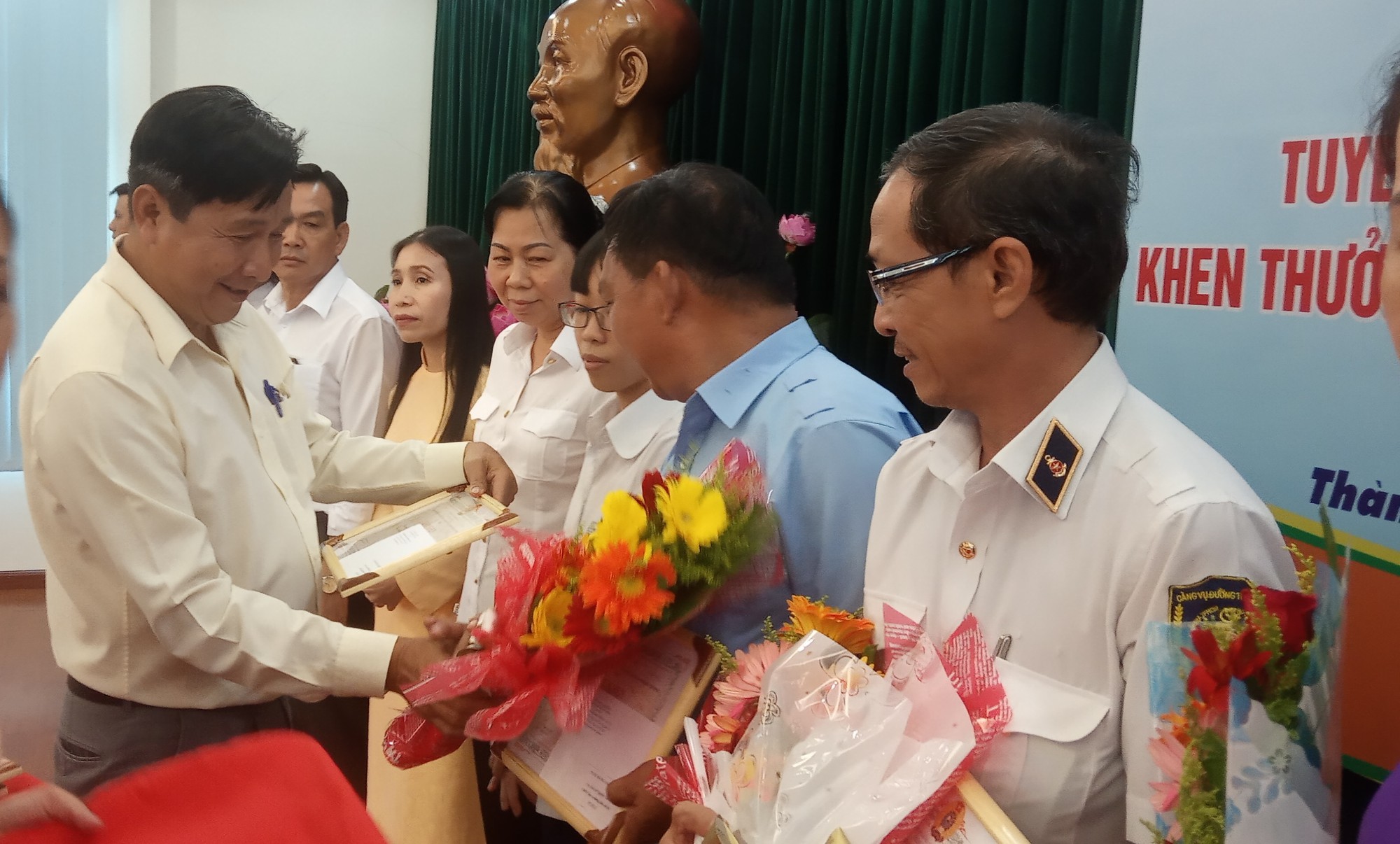 Tuyên dương gia đình hạnh phúc