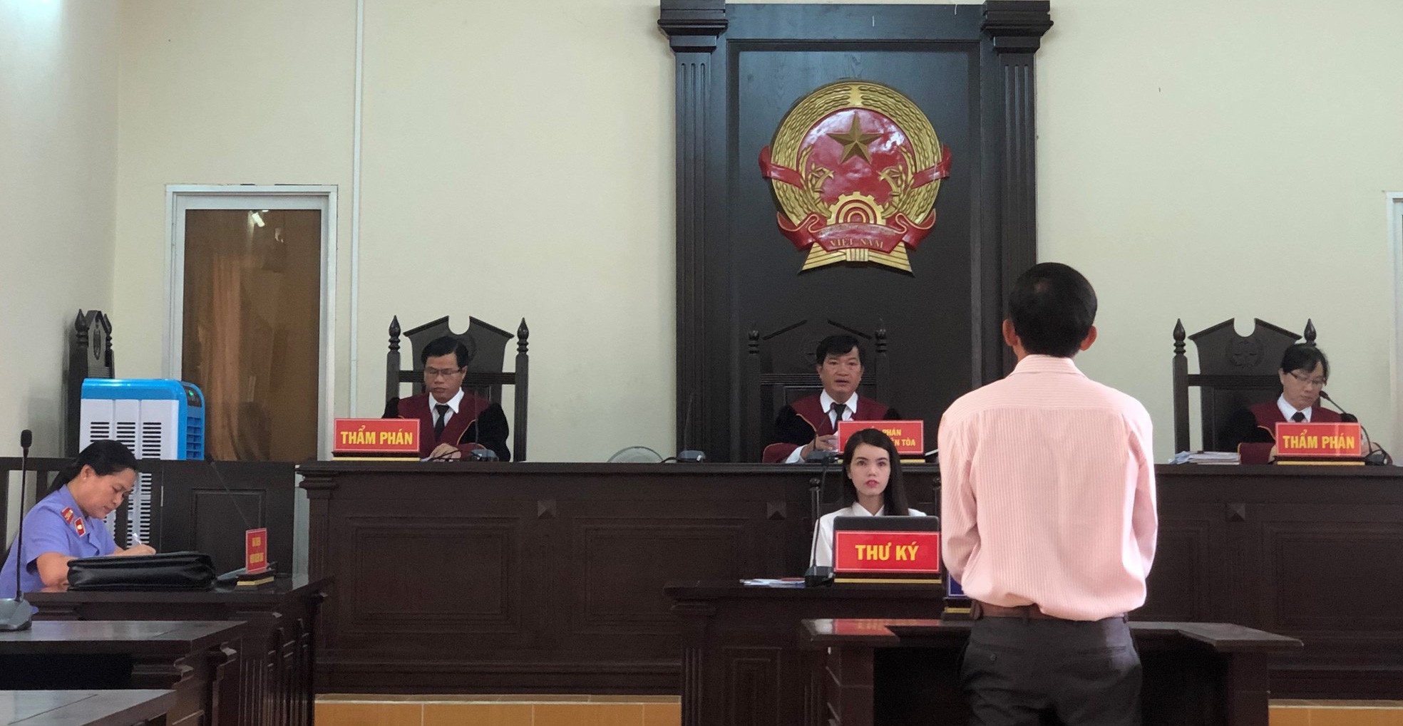Tiến sĩ bị "tố" lừa tình nhiều phụ nữ được giảm án