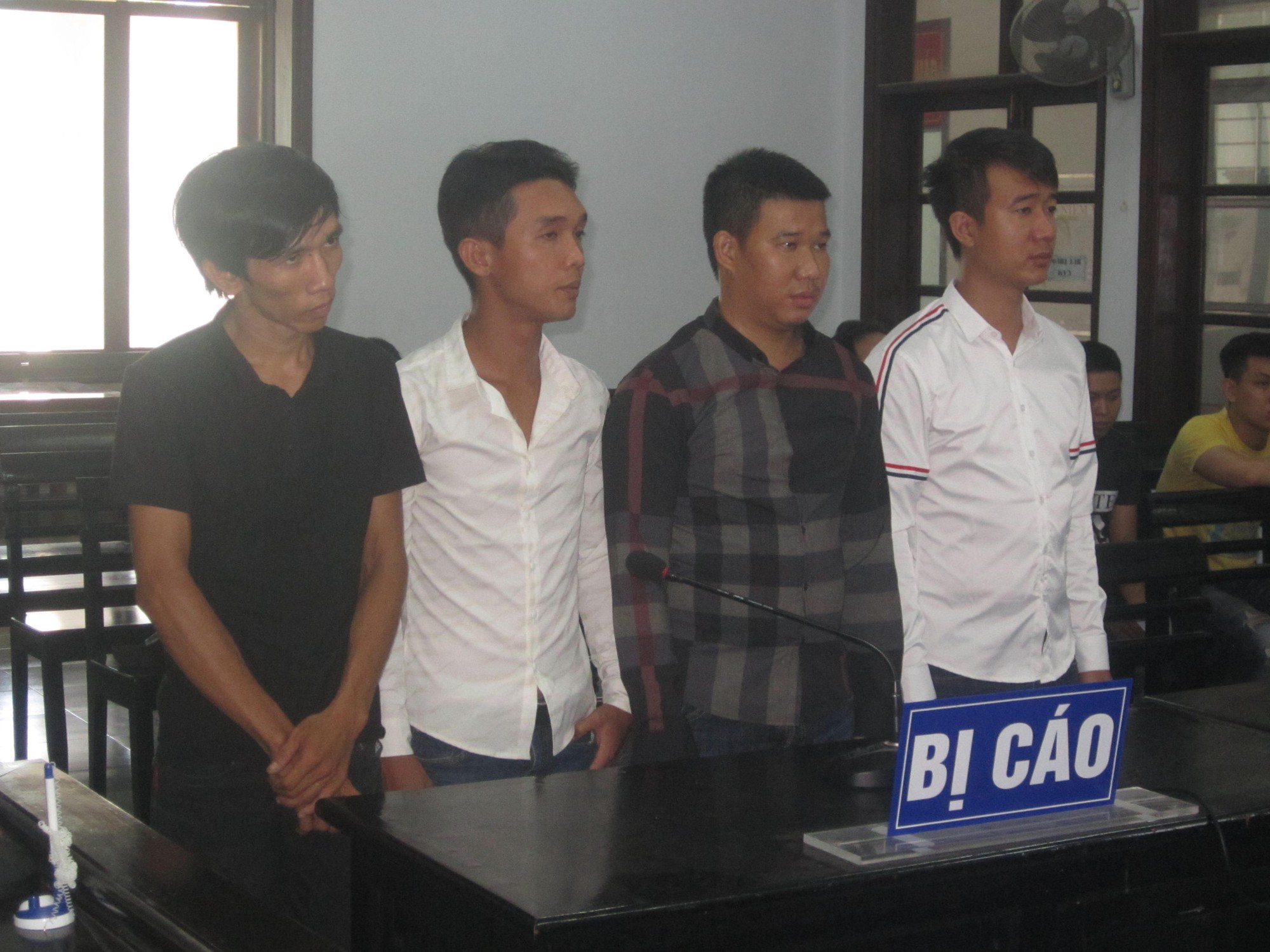 Đòi nợ cá độ bóng đá, giữ người rồi đòi tiền chuộc - Ảnh 1.