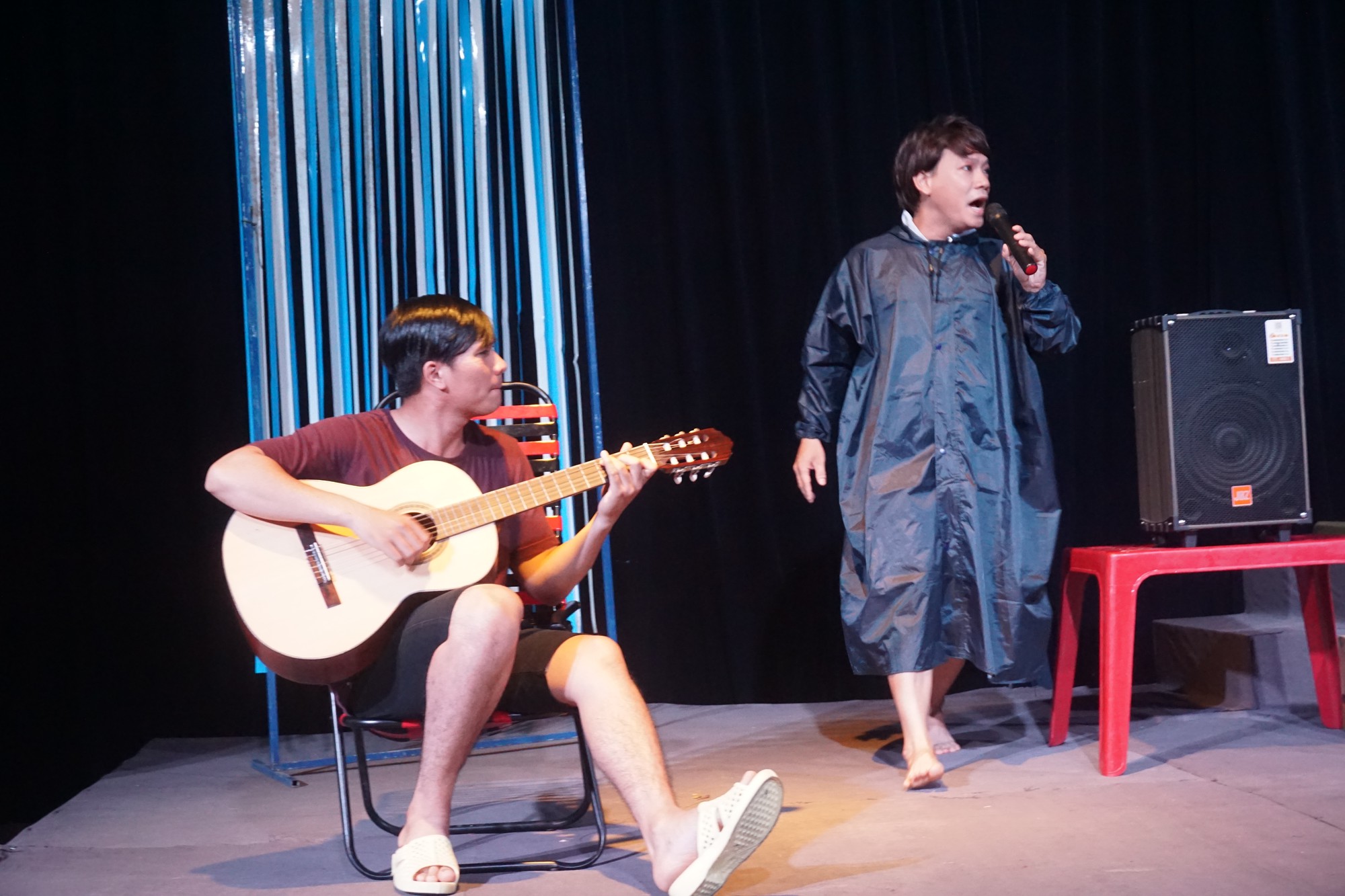 Cười ra nước mắt với Tiền l&agrave; số 1 - Ảnh 3.