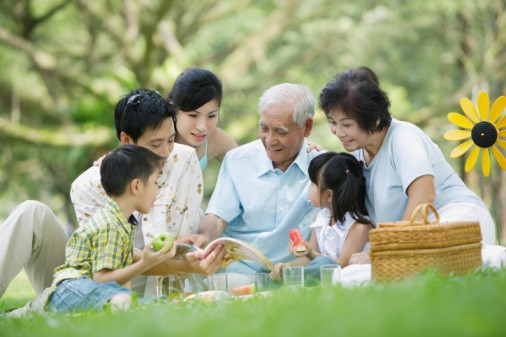 Gia đình cần làm gì để "chống chọi" cơn bão công nghệ?