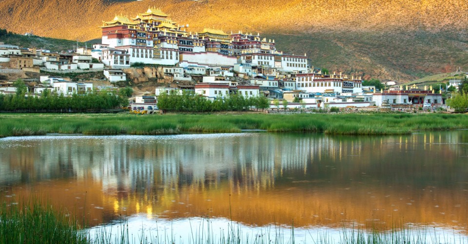 Shangri-la - tìm về chân trời đã mất - Ảnh 1.