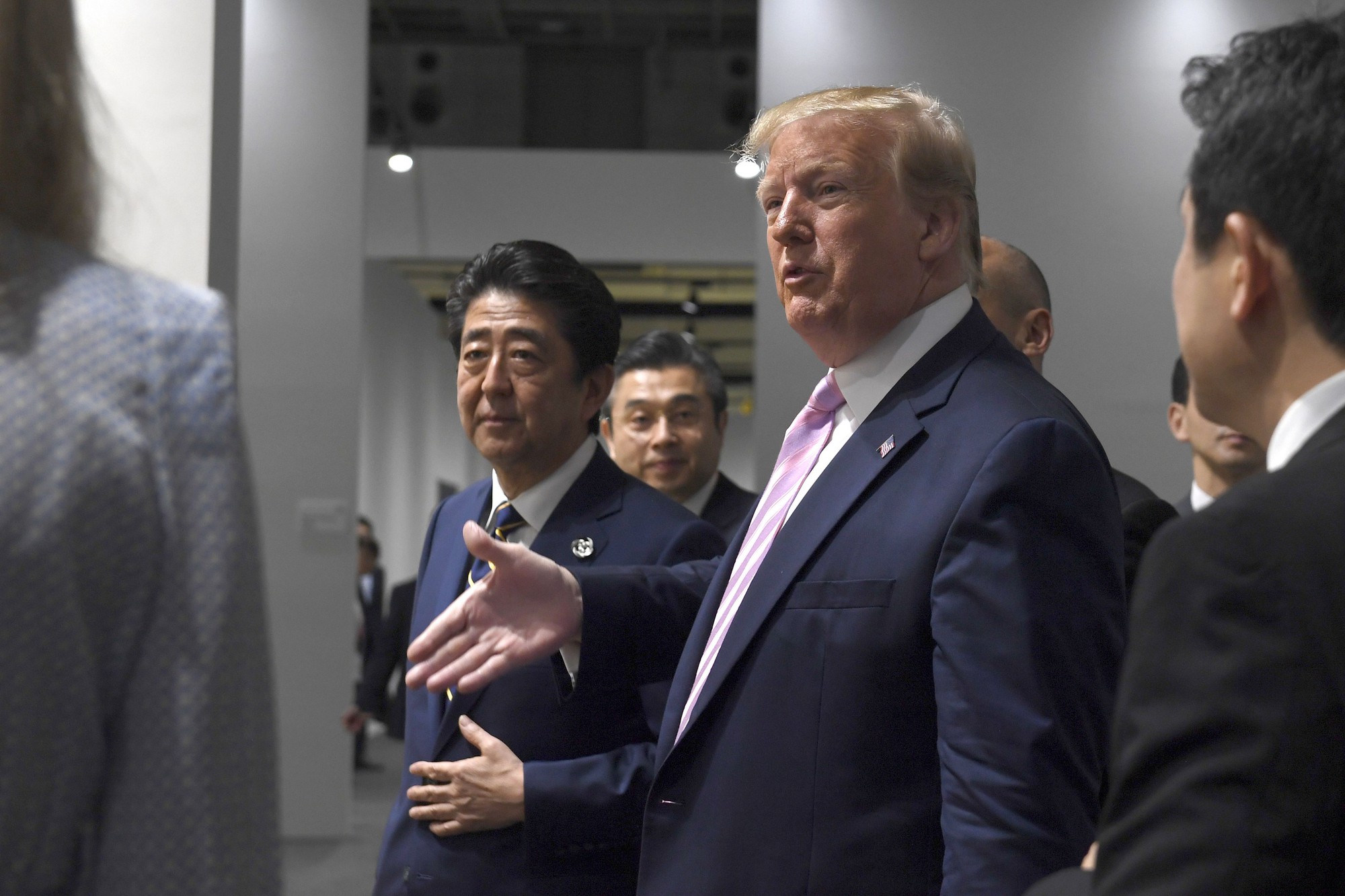 Ông Trump mời ông Kim Jong-un tới khu phi quân sự để bắt tay