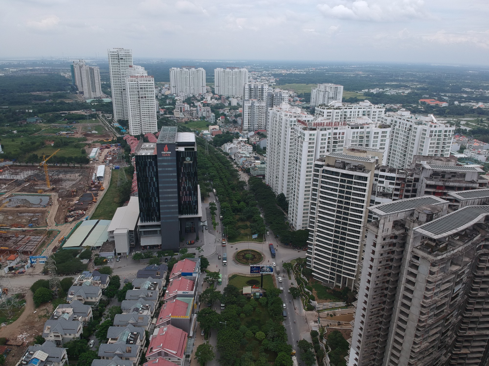 Hiệp hội bất động sản TP HCM kể hàng loạt khó khăn về thủ tục - Ảnh 1.