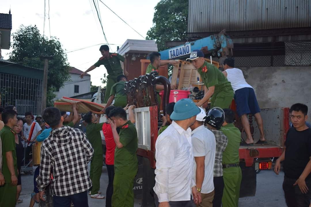 Clip: N&uacute;i Hồng Lĩnh th&agrave;nh biển lửa, di dời d&acirc;n khẩn cấp - Ảnh 15.