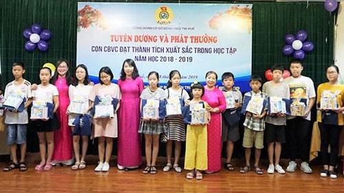 THỪA THIÊN - HUẾ: Tuyên dương con CNVC-LĐ vượt khó, học giỏi