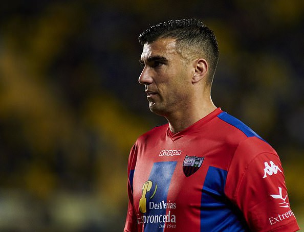 Cựu sao Real Madrid lên án Antonio Reyes chạy xe sai luật