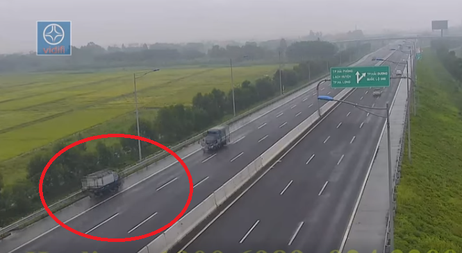 Phạt nữ tài xế xe tải chạy ngược chiều trên cao tốc 7,5 triệu đồng, tước bằng 5 tháng