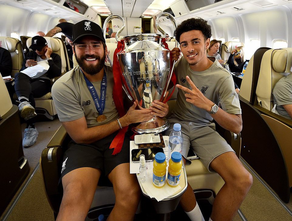Triệu fan Liverpool nhuộm đỏ th&agrave;nh phố, h&aacute;o hức đ&oacute;n c&uacute;p ch&acirc;u &Acirc;u - Ảnh 5.