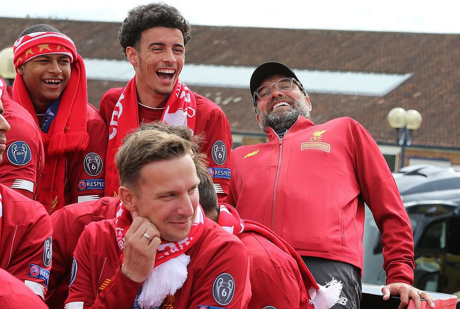Triệu fan Liverpool nhuộm đỏ th&agrave;nh phố, h&aacute;o hức đ&oacute;n c&uacute;p ch&acirc;u &Acirc;u - Ảnh 19.