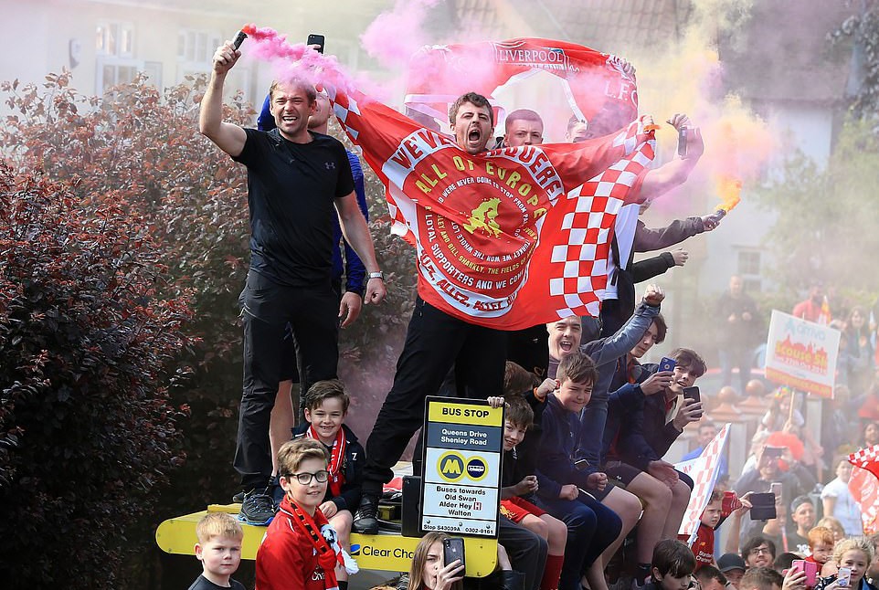 Triệu fan Liverpool nhuộm đỏ th&agrave;nh phố, h&aacute;o hức đ&oacute;n c&uacute;p ch&acirc;u &Acirc;u - Ảnh 28.