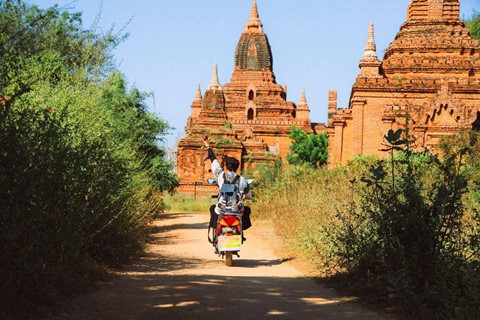 Tiếng v&oacute; ngựa len lỏi giữa những khu đền ở Myanmar - Ảnh 1.