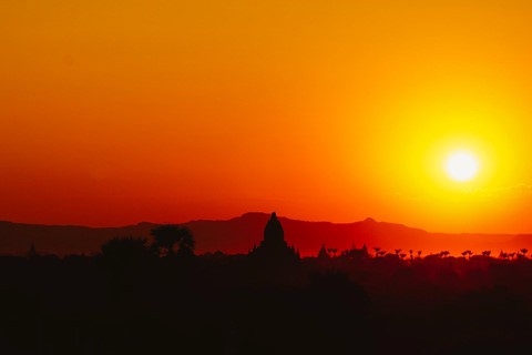 Tiếng v&oacute; ngựa len lỏi giữa những khu đền ở Myanmar - Ảnh 6.