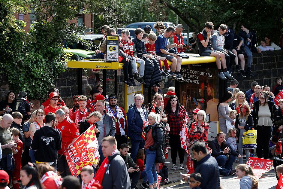 Triệu fan Liverpool nhuộm đỏ th&agrave;nh phố, h&aacute;o hức đ&oacute;n c&uacute;p ch&acirc;u &Acirc;u - Ảnh 9.