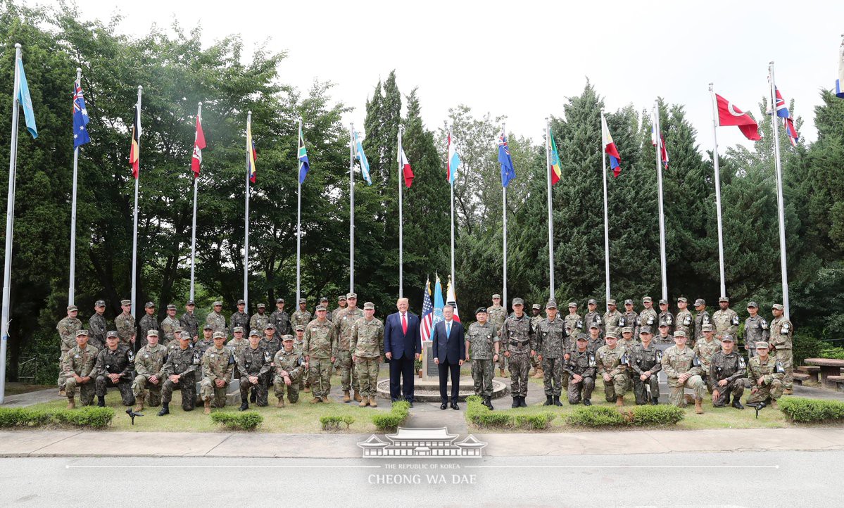Ông Trump xin phép đặt chân lên lãnh thổ Triều Tiên - Ảnh 3.