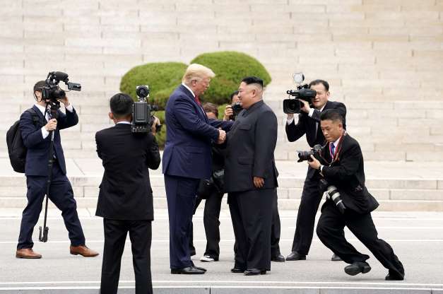 Toàn cảnh chuyến thăm của ông Trump tới DMZ - Ảnh 1.