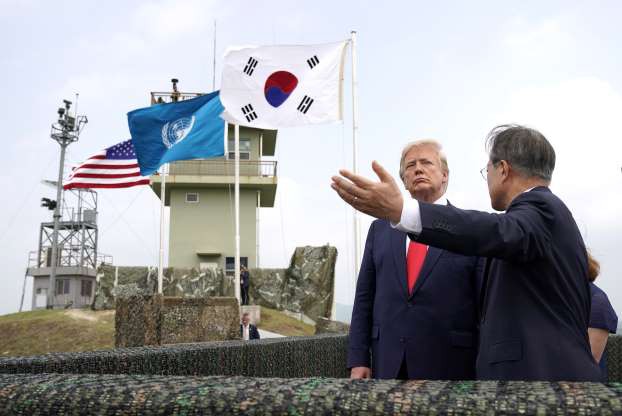 Toàn cảnh chuyến thăm của ông Trump tới DMZ - Ảnh 14.
