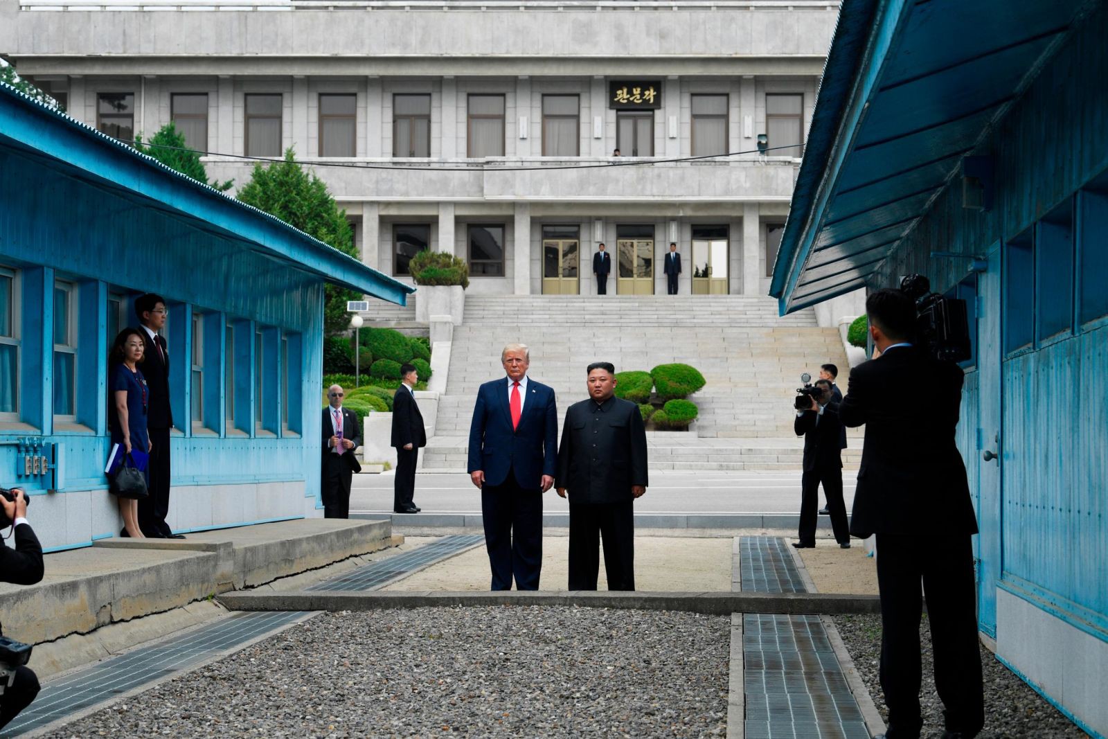 Toàn cảnh chuyến thăm của ông Trump tới DMZ - Ảnh 3.
