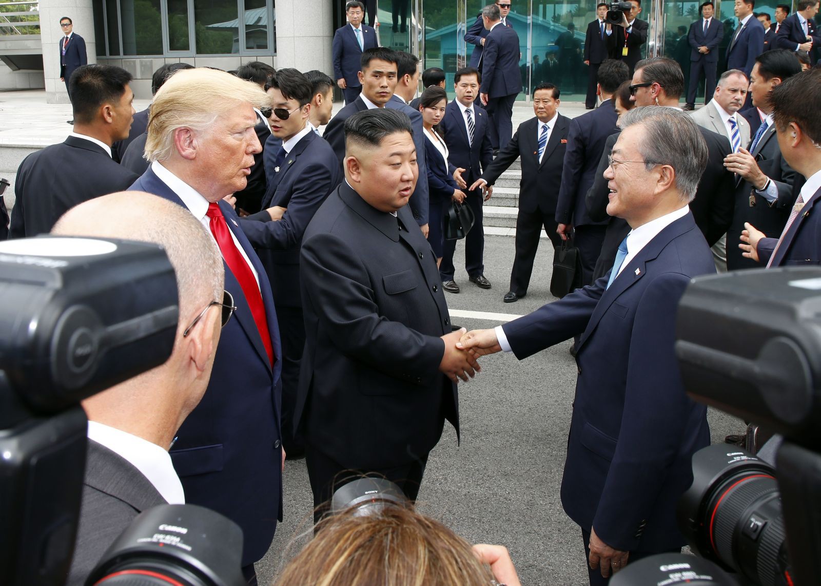 Toàn cảnh chuyến thăm của ông Trump tới DMZ