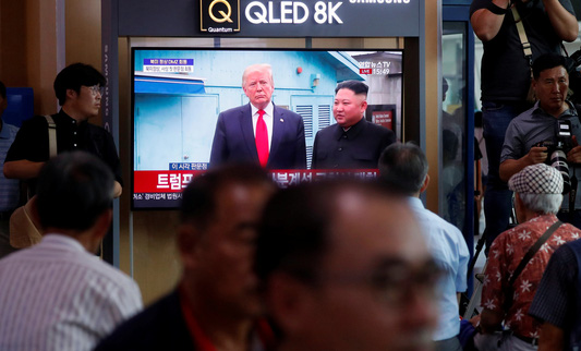 Hình ảnh lịch sử khi Tổng thống Trump gặp ông Kim Jong-un tại Bàn Môn Điếm - Ảnh 9.