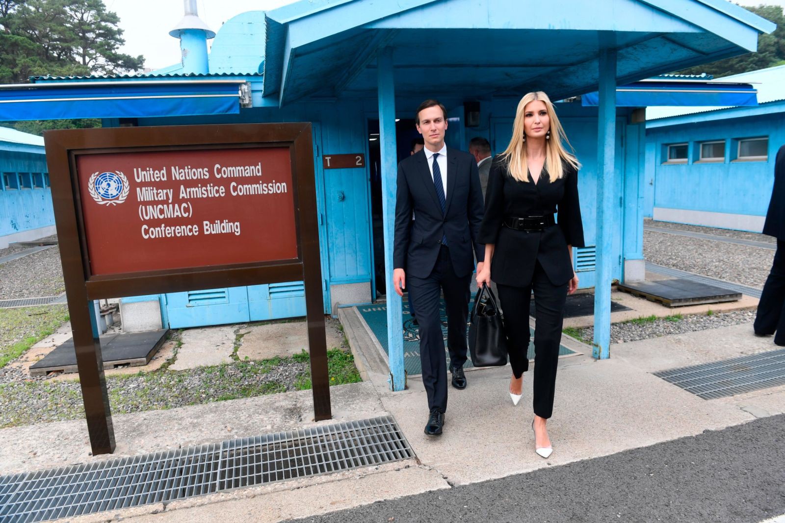 Toàn cảnh chuyến thăm của ông Trump tới DMZ - Ảnh 16.