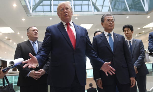 Hình ảnh lịch sử khi Tổng thống Trump gặp ông Kim Jong-un tại Bàn Môn Điếm - Ảnh 3.
