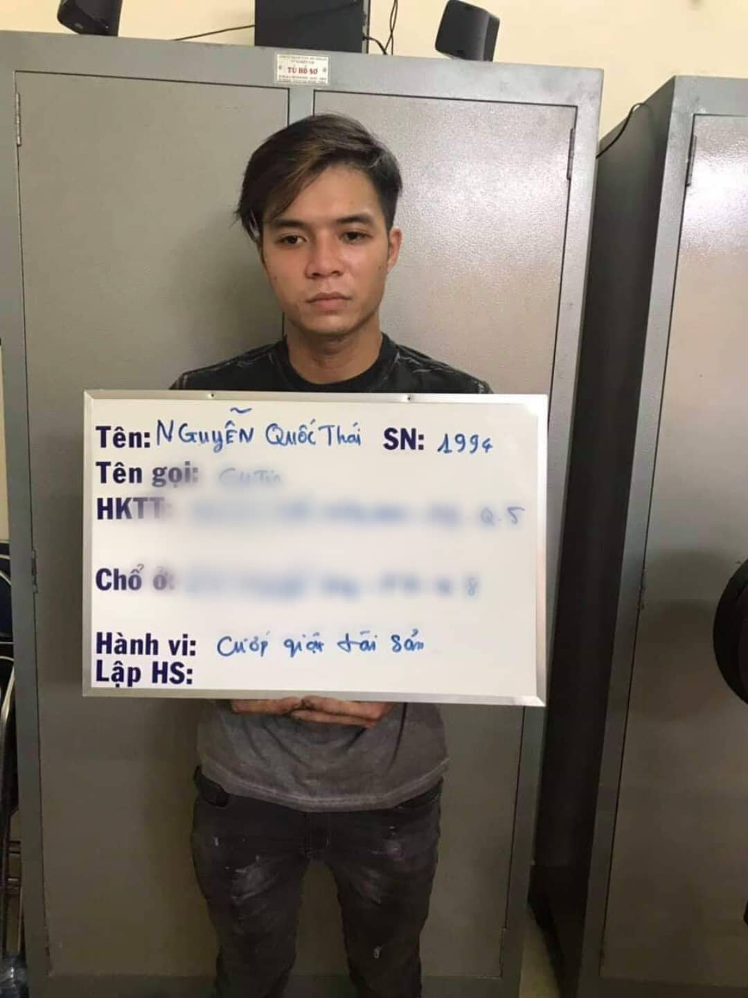 Bắt cặp b&agrave;i tr&ugrave;ng cướp giật g&acirc;y &aacute;m ảnh cho người d&acirc;n TP HCM - Ảnh 2.