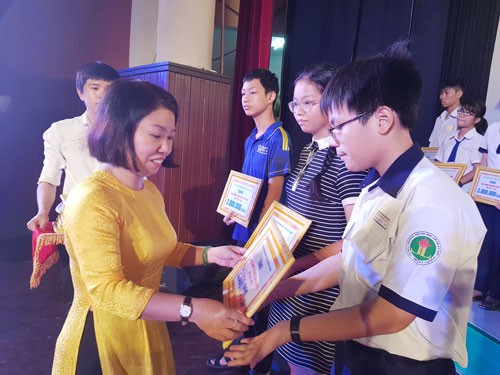 Học bổng nghĩa tình