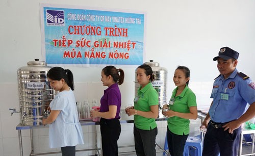 THỪA THIÊN - HUẾ: Giải nhiệt mùa nắng nóng cho công nhân