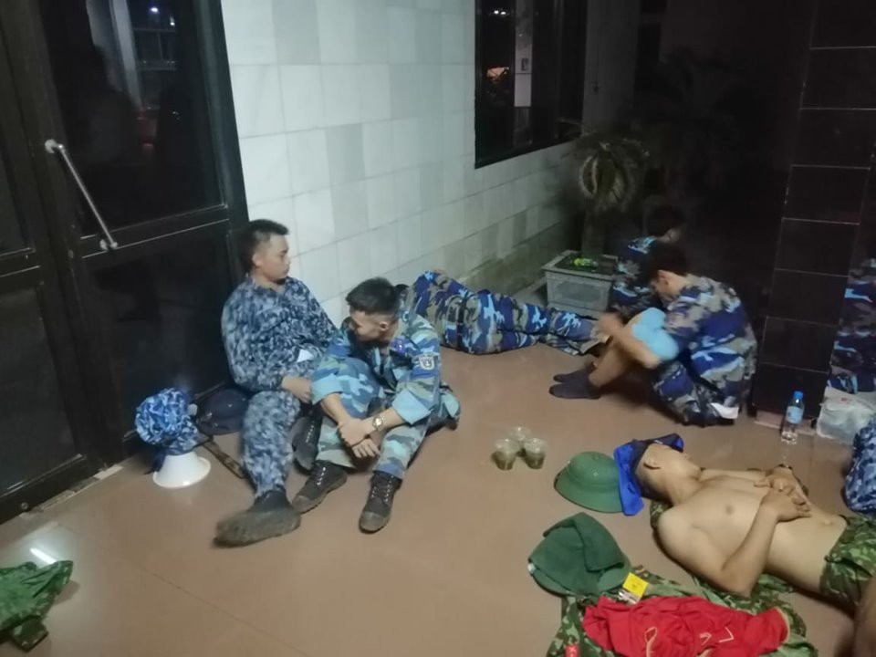 Ch&aacute;y rừng kinh ho&agrave;ng ở H&agrave; Tĩnh: Lập chốt chặn tr&ecirc;n QL 1A cũ, sơ t&aacute;n d&acirc;n - Ảnh 5.