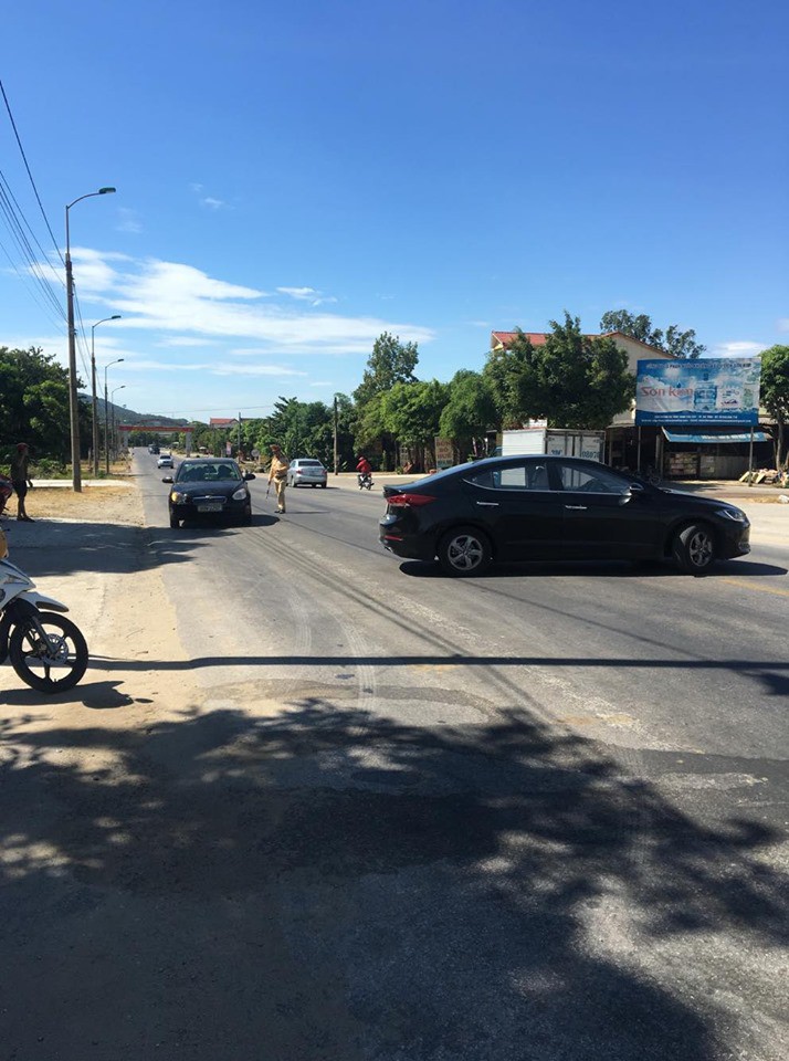 Ch&aacute;y rừng kinh ho&agrave;ng ở H&agrave; Tĩnh: Lập chốt chặn tr&ecirc;n QL 1A cũ, sơ t&aacute;n d&acirc;n - Ảnh 14.
