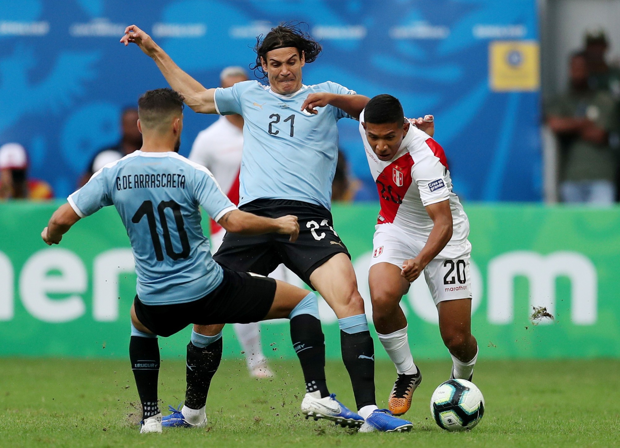 Suarez đá hỏng 11 m, Uruguay thua sốc Peru ở Copa America