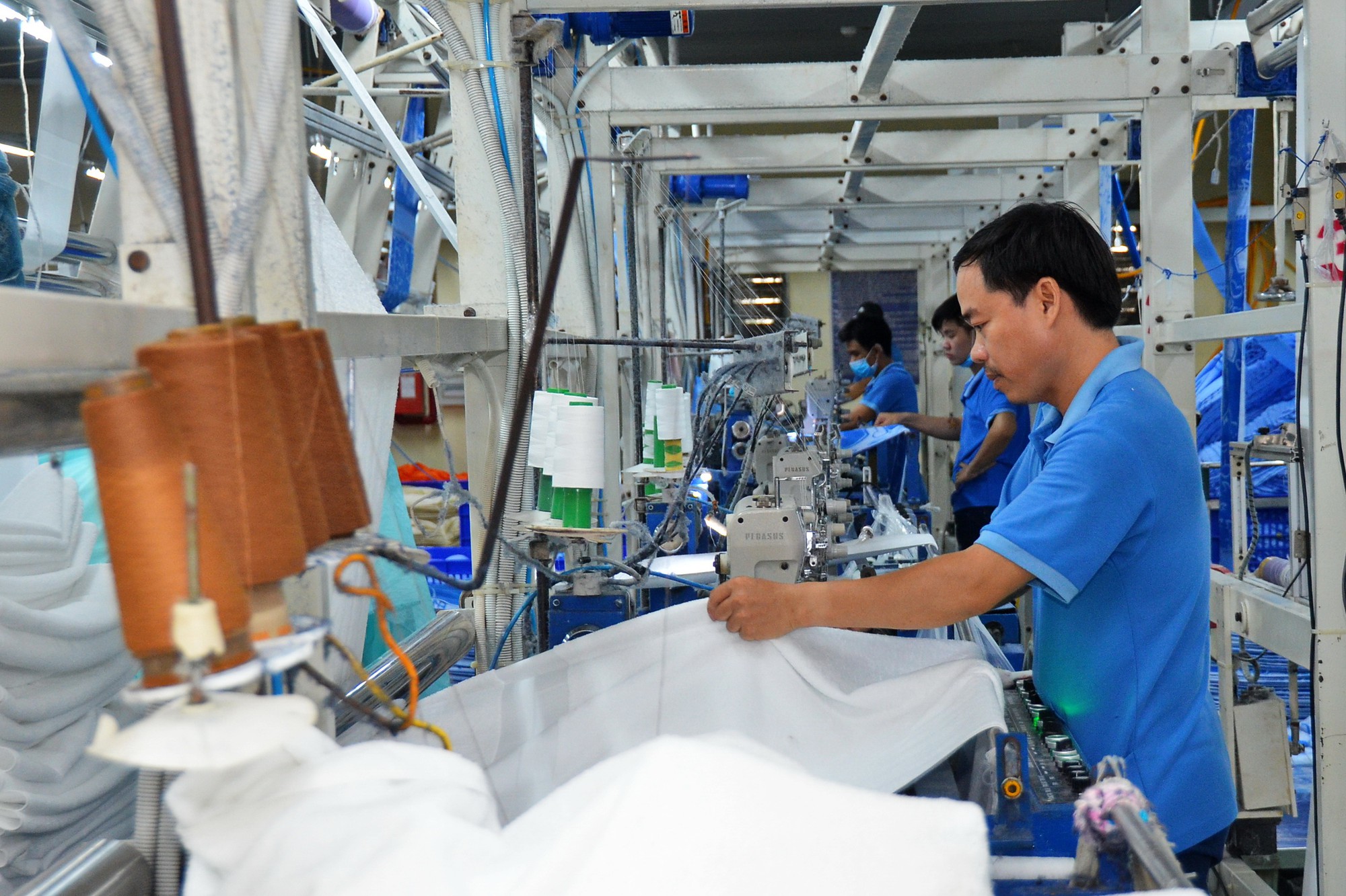 Không chỉ là thương mại...