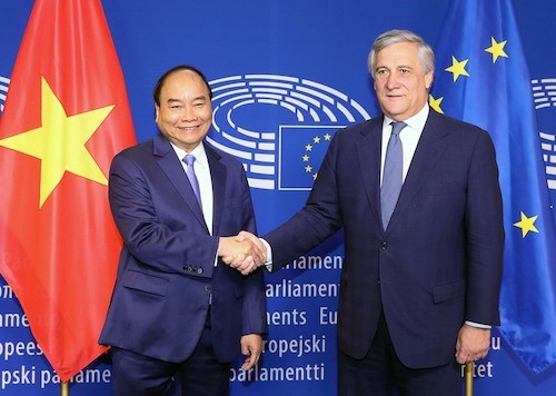 Thủ tướng từ Nhật Bản về nước dự lễ ký EVFTA