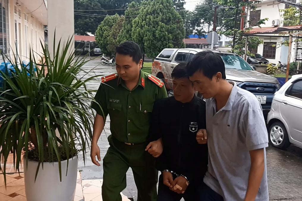 Nghi phạm khai lý do bất ngờ về việc đập tủ tiệm vàng để trộm