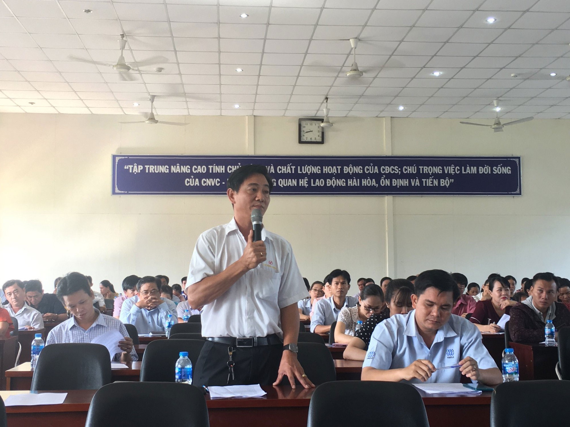 Kiến nghị giữ nguy&ecirc;n tuổi nghỉ hưu - Ảnh 1.