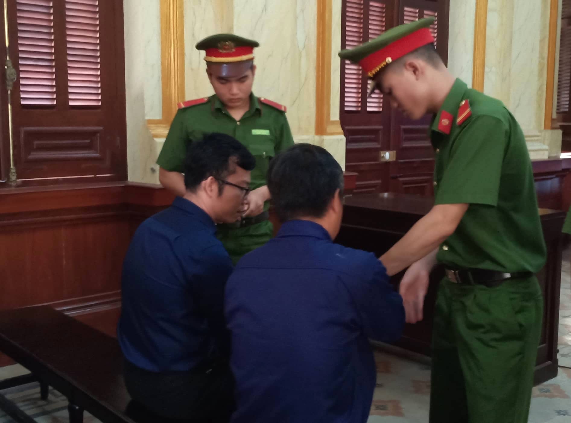 H&agrave;ng loạt si&ecirc;u xe lậu ung dung lăn b&aacute;nh ở Việt Nam - Ảnh 1.