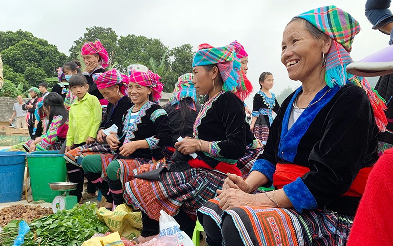 Hấp dẫn chợ phiên San Thàng