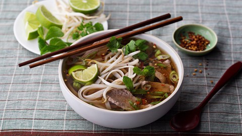 Phở Việt Nam và những món ăn nghe tên biết ngay xuất xứ