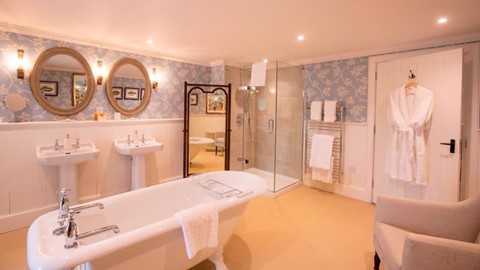 Sống như ho&agrave;ng gia trong l&acirc;u đ&agrave;i cho thu&ecirc; của ho&agrave;ng tử xứ Wales - Ảnh 8.