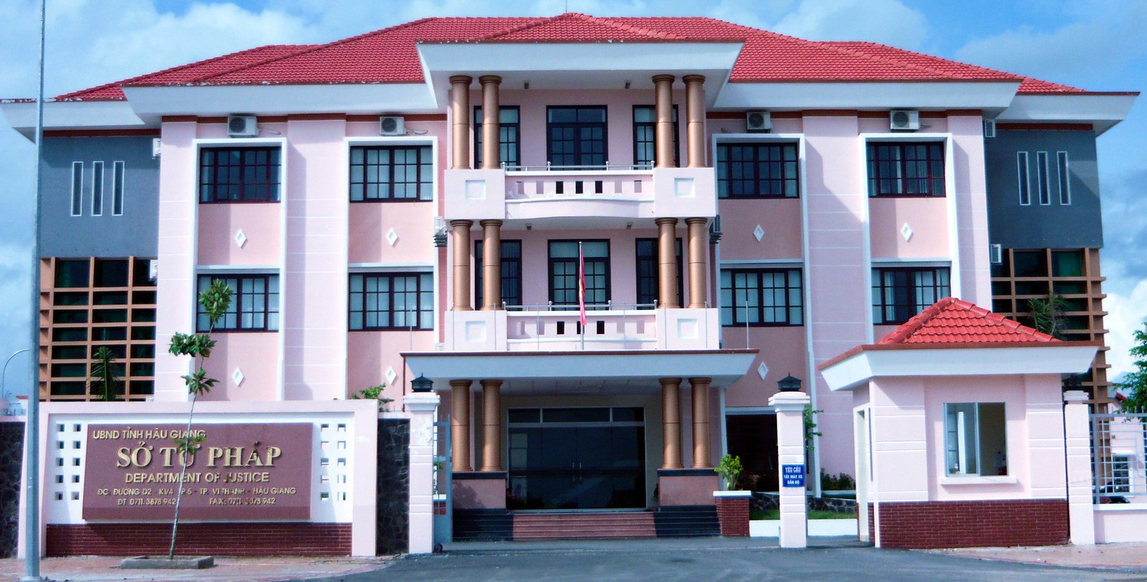 Phó giám đốc sở từ chối nhận quyết định điều động chưa nhận được lương