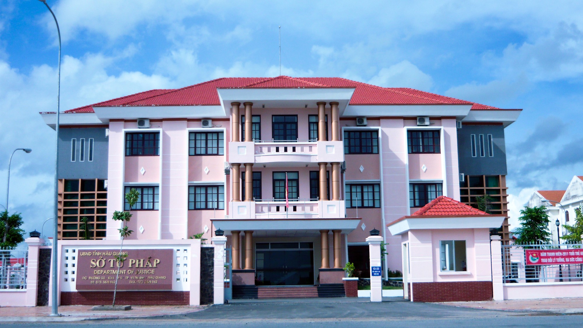 Phó giám đốc sở từ chối nhận quyết định điều động chưa nhận được lương - Ảnh 2.