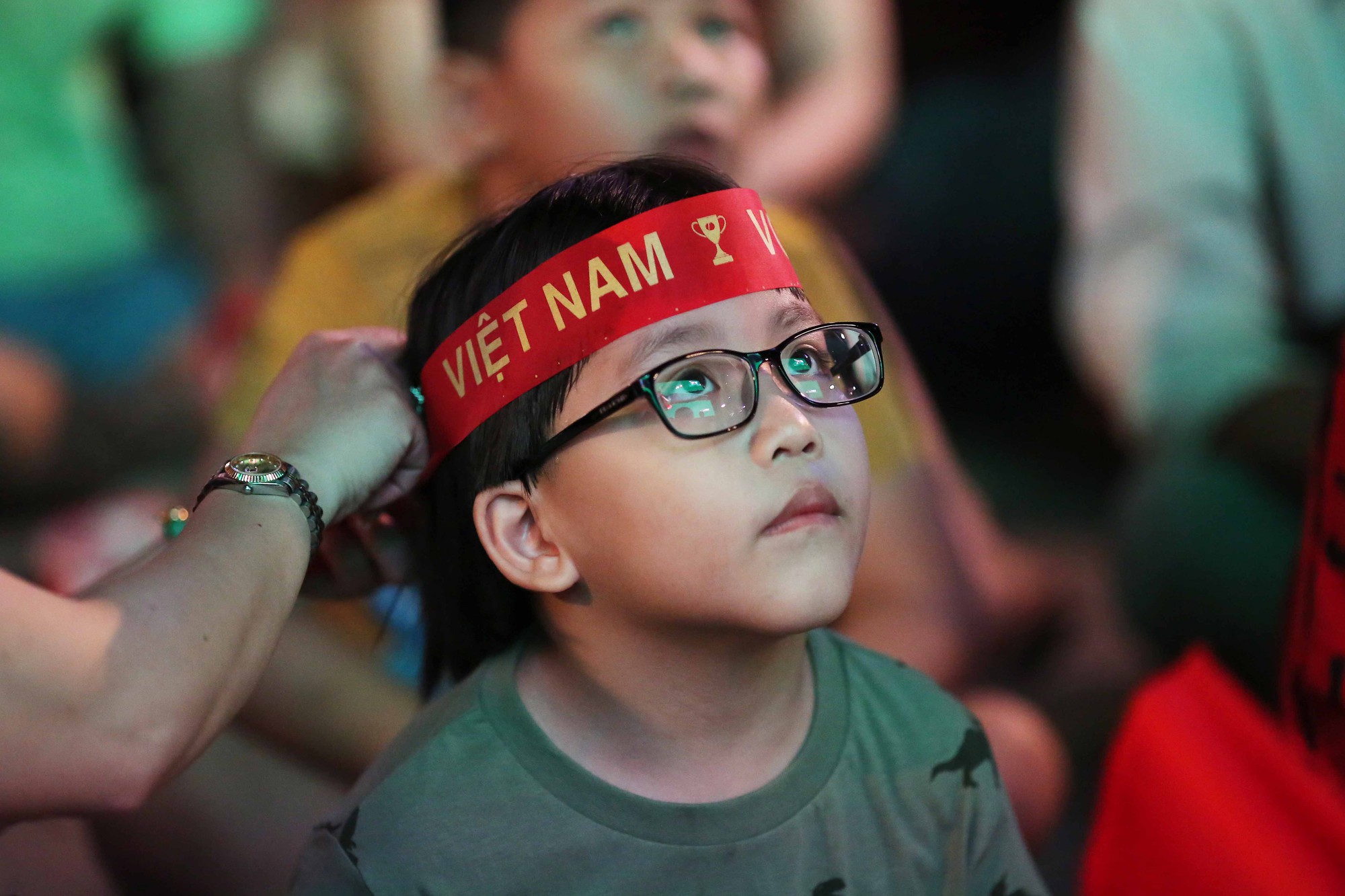 Hàng ngàn CĐV “nổ tung” cảm xúc khi Việt Nam ghi bàn hạ Thái Lan - Ảnh 1.