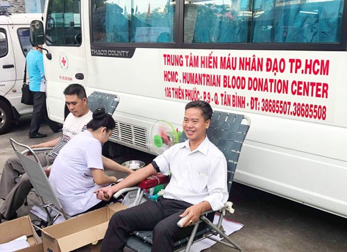 373 CNVC-LĐ hiến máu tình nguyện