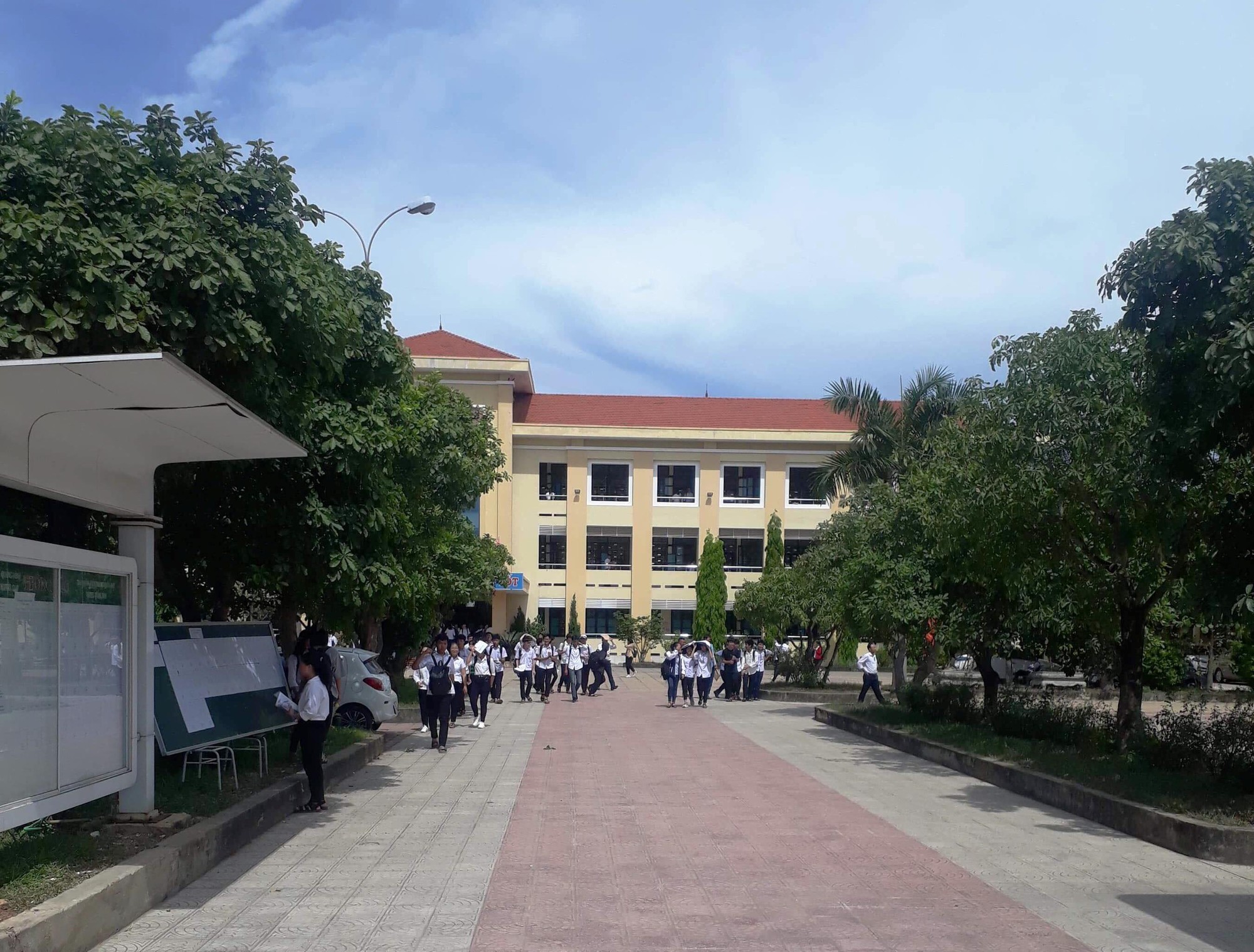 Chiều nay, hơn 6.400 thí sinh tỉnh Quảng Bình phải thi lại môn văn vào lớp 10