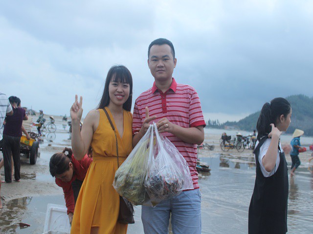 Mực, t&ocirc;m, c&aacute; k&eacute;o về biển Cồn G&ograve; l&uacute;c nửa đ&ecirc;m - Ảnh 7.