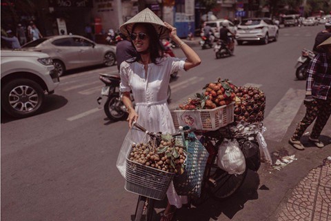H&agrave;nh tr&igrave;nh xuy&ecirc;n Việt của ch&aacute;u g&aacute;i tỉ ph&uacute; Anh - Ảnh 7.