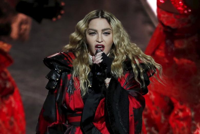 Madonna thua trong vụ kiện giữ vật dụng cá nhân