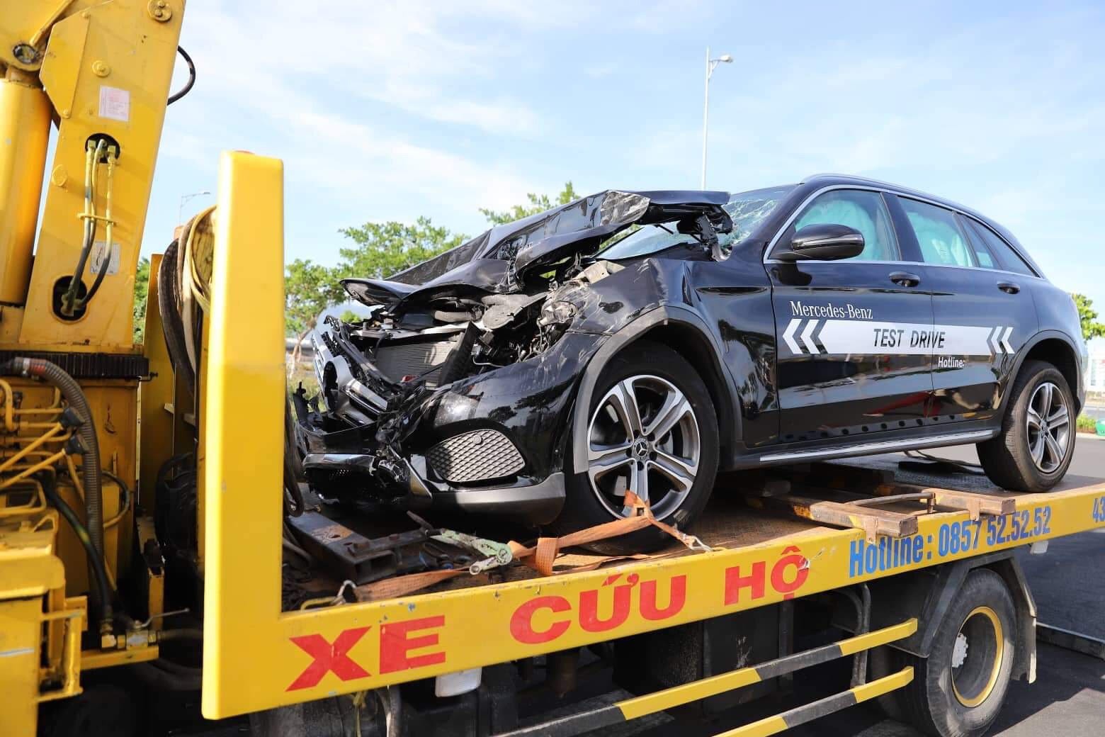 Nam thanh niên lái Mercedes chạy thử gây tai nạn liên hoàn